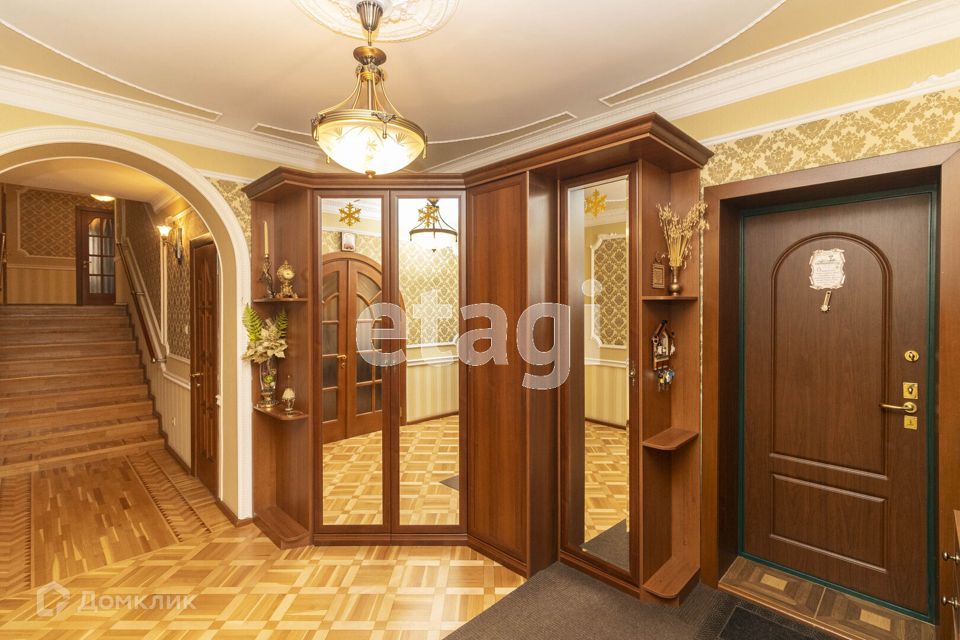 Продаётся 5-комнатная квартира, 166 м²