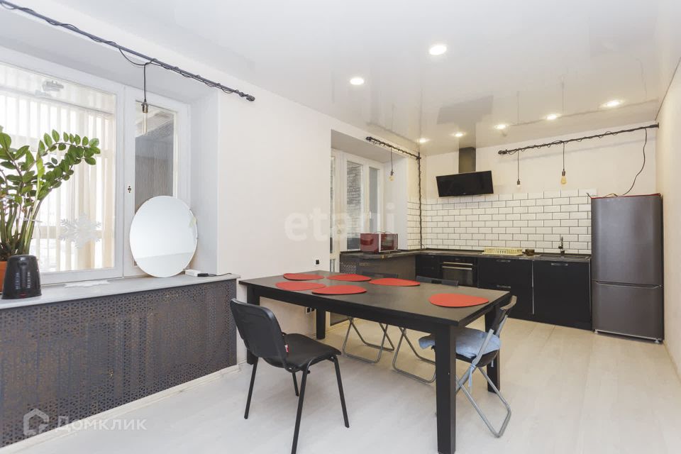 Продаётся 3-комнатная квартира, 101.5 м²