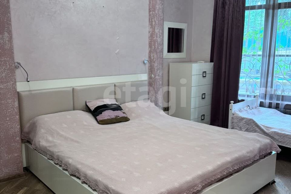 Продаётся 1-комнатная квартира, 62 м²