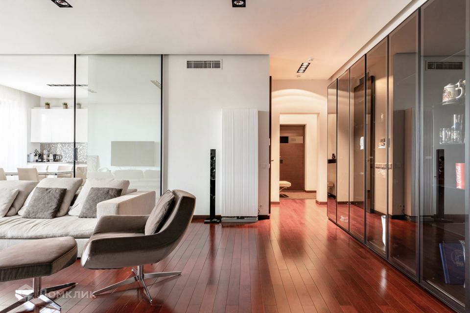 Продаётся 4-комнатная квартира, 136.7 м²
