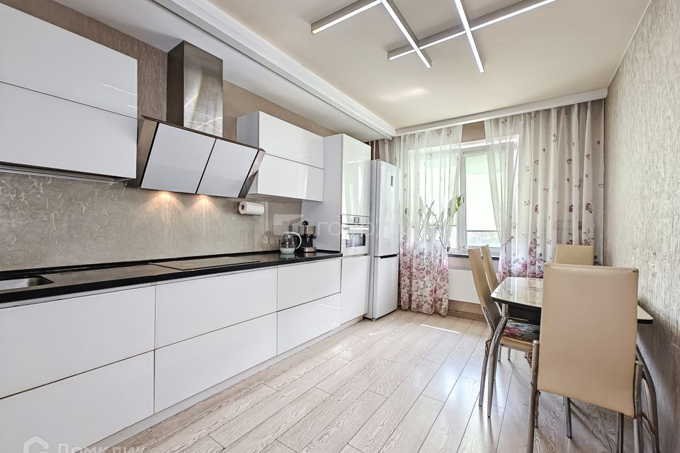 Продаётся 1-комнатная квартира, 54.6 м²