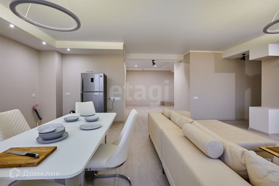 Продаётся 3-комнатная квартира, 110 м²