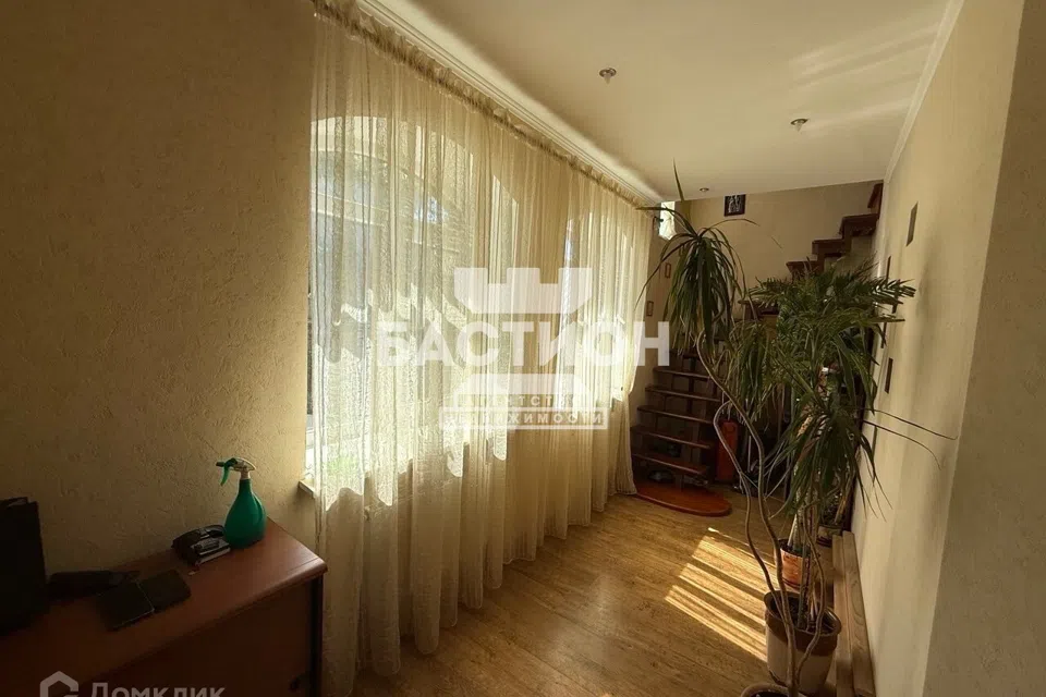 Продаётся 2-этажный дом, 200 м²