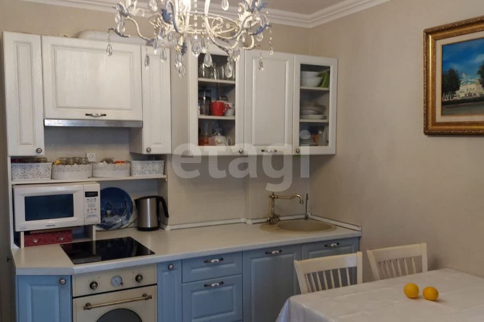 Продаётся 1-комнатная квартира, 41.9 м²