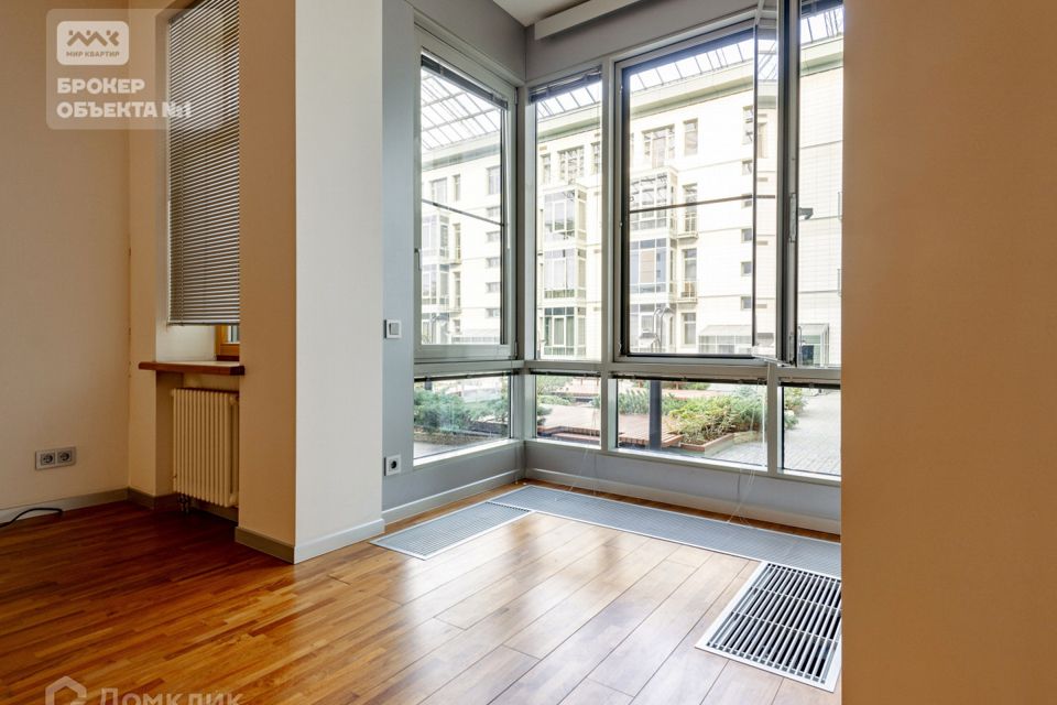 Продаётся 3-комнатная квартира, 140 м²