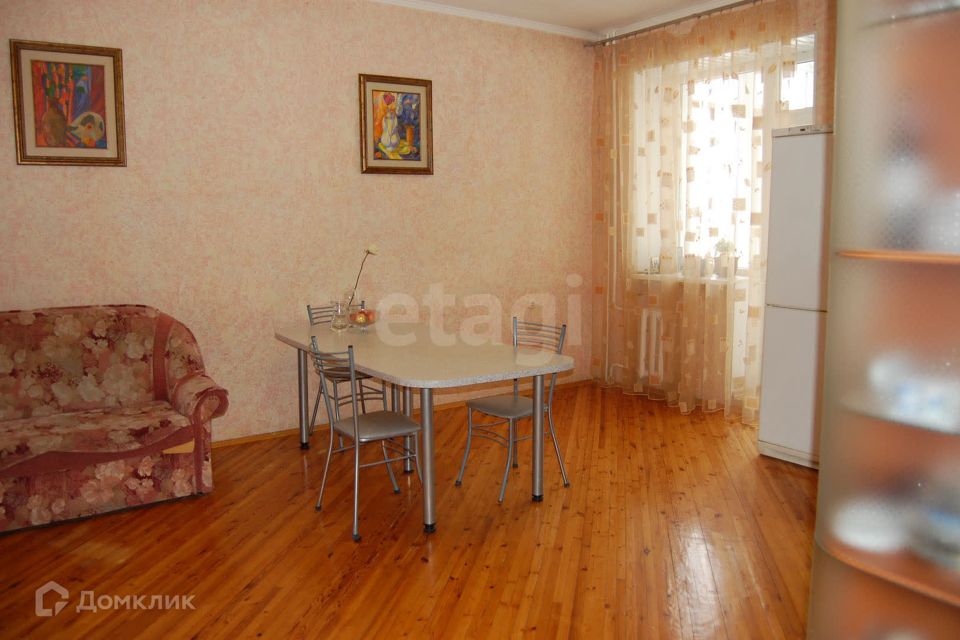 Продаётся 3-комнатная квартира, 165.8 м²