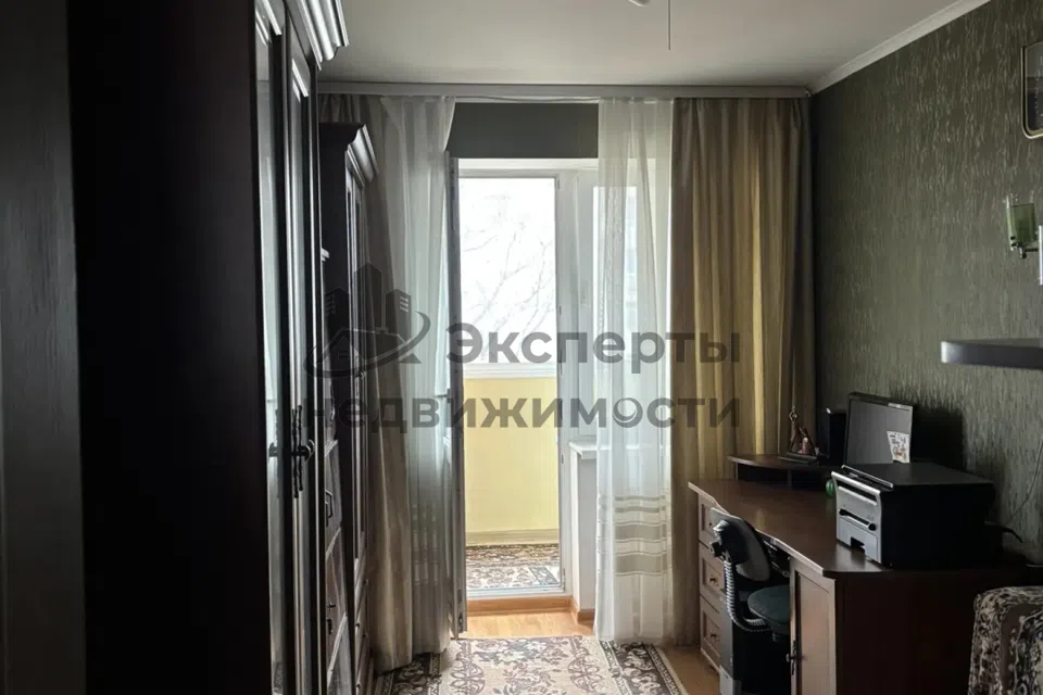 Продаётся 4-комнатная квартира, 76.4 м²