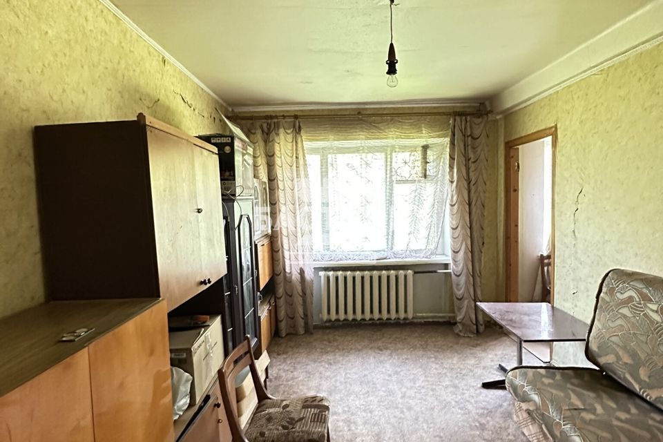 Продаётся 3-комнатная квартира, 43.3 м²