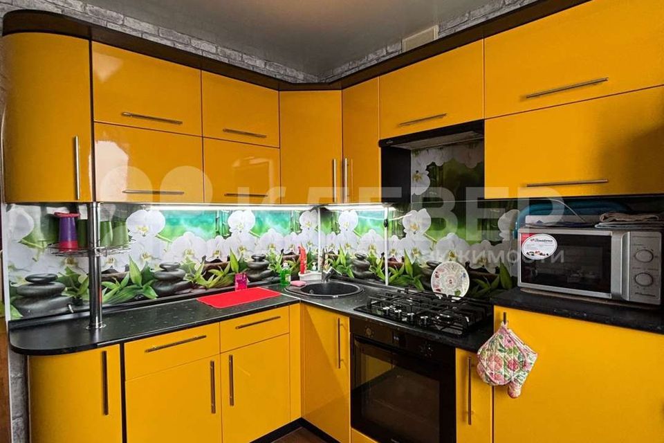 Продаётся 4-комнатная квартира, 70.9 м²