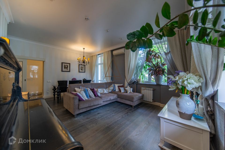 Продаётся 3-комнатная квартира, 98 м²