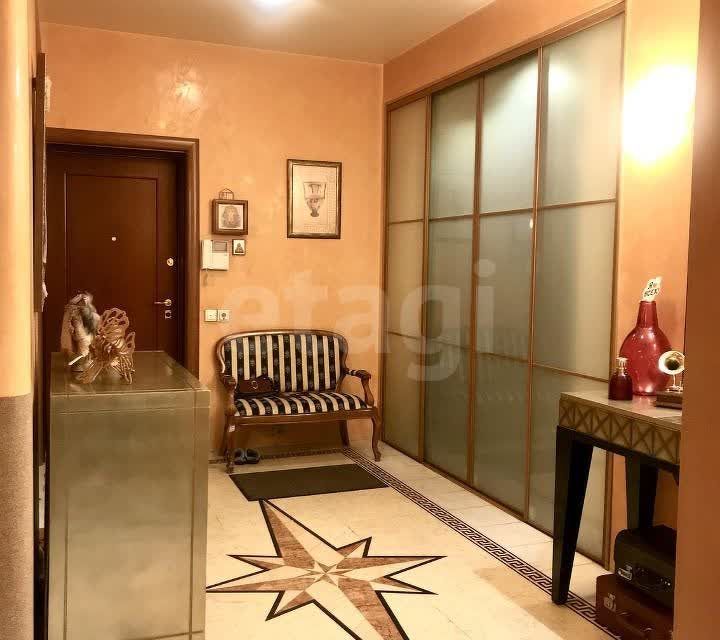 Продаётся 4-комнатная квартира, 170.7 м²