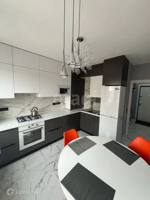 Продаётся 1-комнатная квартира, 49 м²