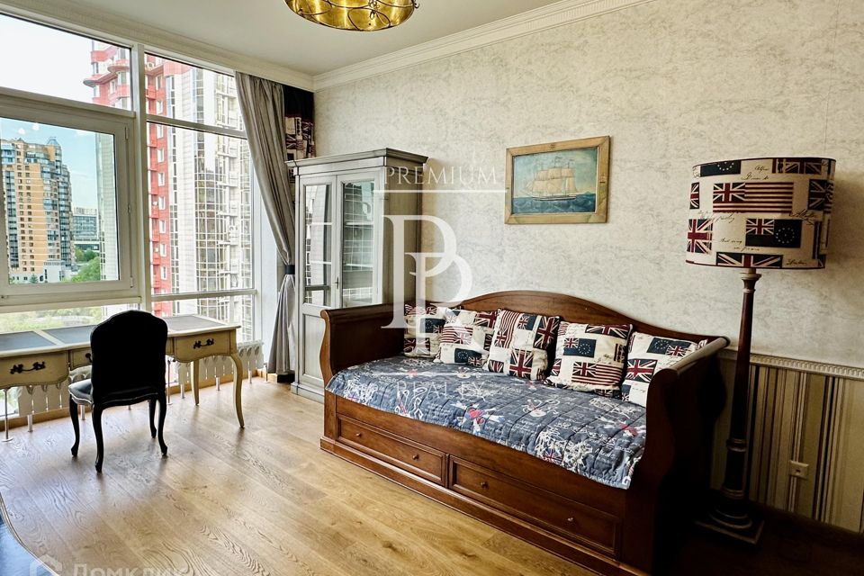 Продаётся 4-комнатная квартира, 151 м²