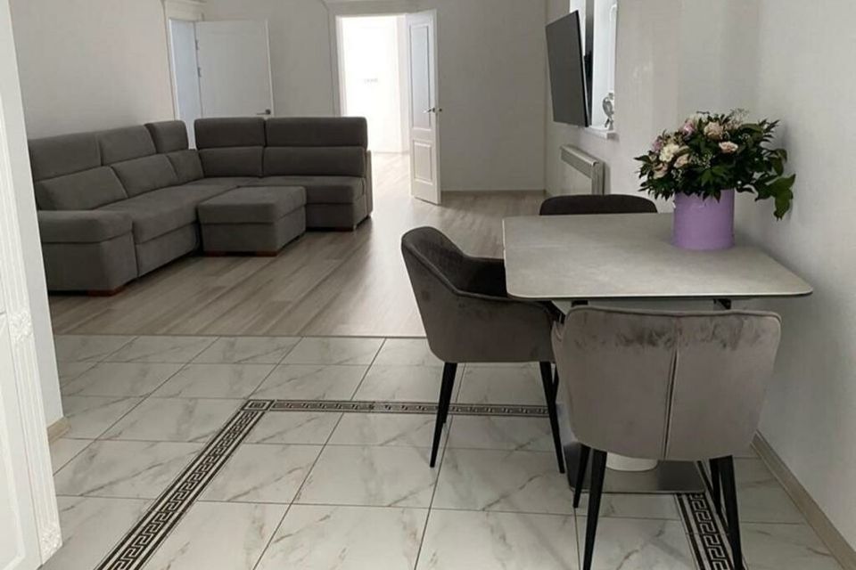 Продаётся 3-комнатная квартира, 110 м²