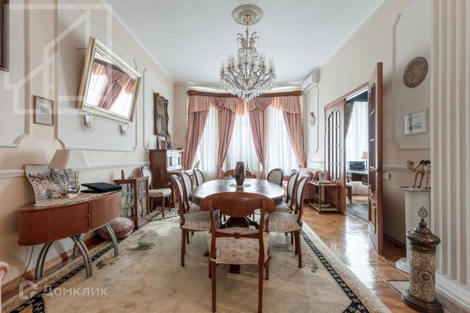 Сдаётся 6-комнатная квартира, 220 м²