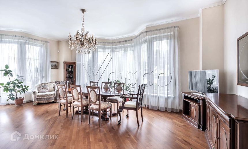 Продаётся 4-комнатная квартира, 162.1 м²