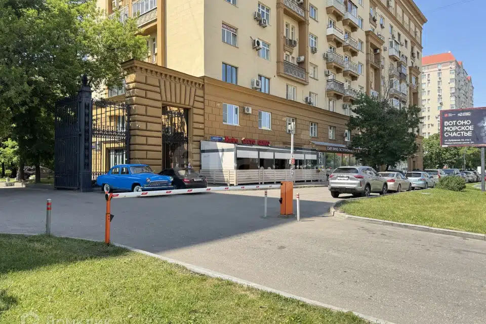 Продаётся 4-комнатная квартира, 156.5 м²