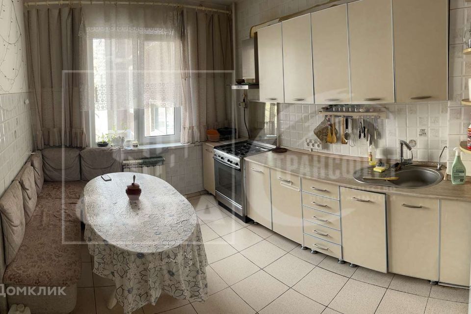 Продаётся 4-комнатная квартира, 100 м²