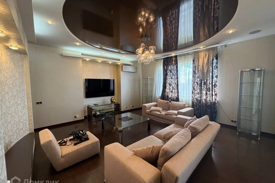 Продаётся 3-комнатная квартира, 138 м²