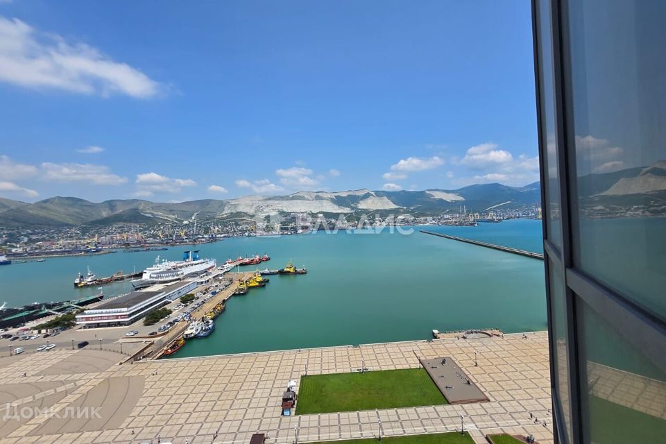 Продаётся 4-комнатная квартира, 206 м²