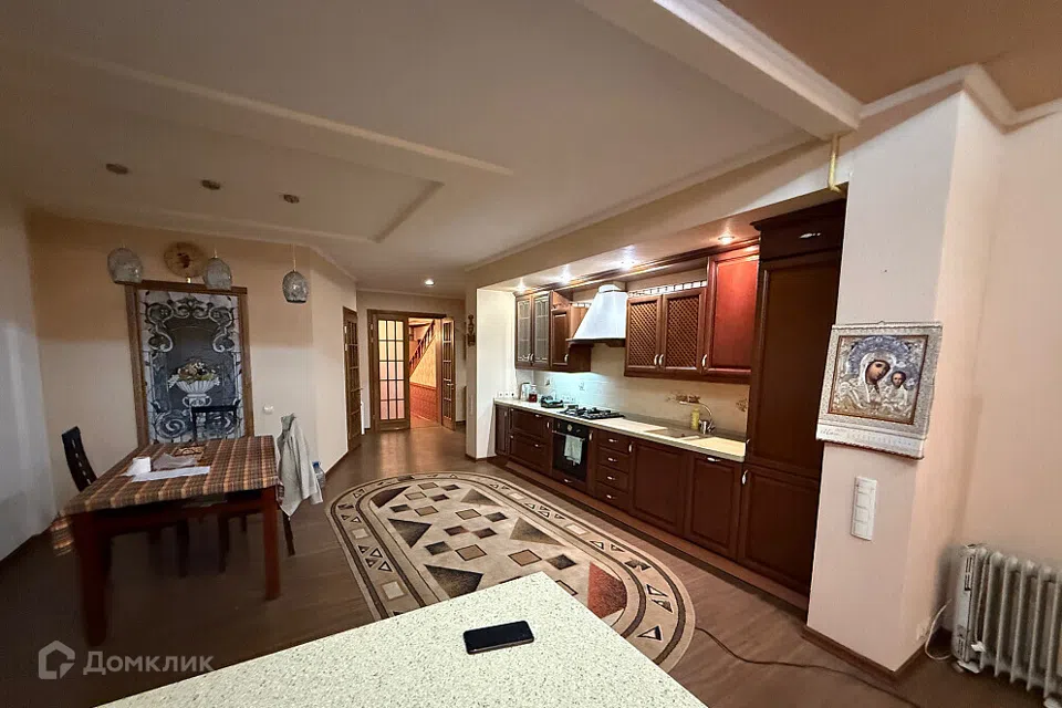 Продаётся 2-этажный дом, 580 м²