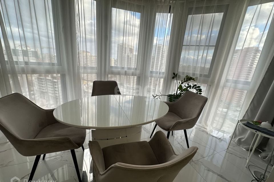 Продаётся 1-комнатная квартира, 69 м²