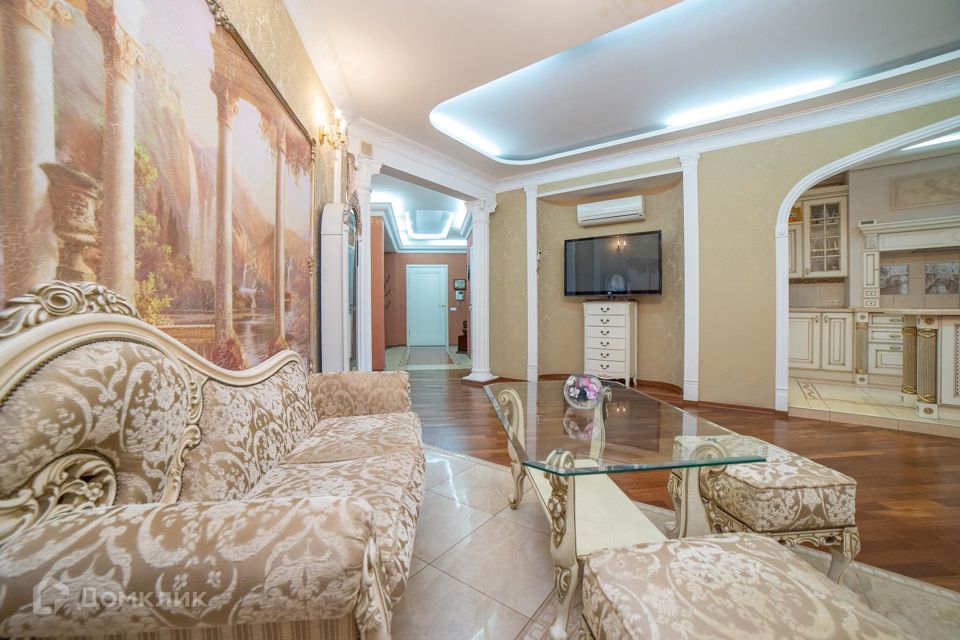 Продаётся 3-комнатная квартира, 146 м²