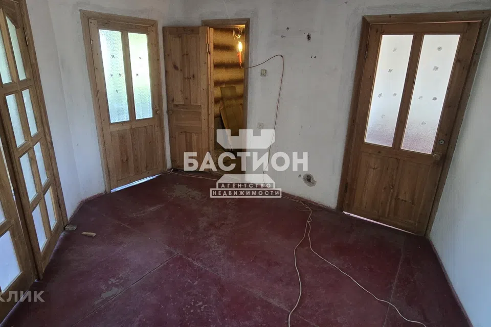 Продаётся 3-этажный дом, 300 м²