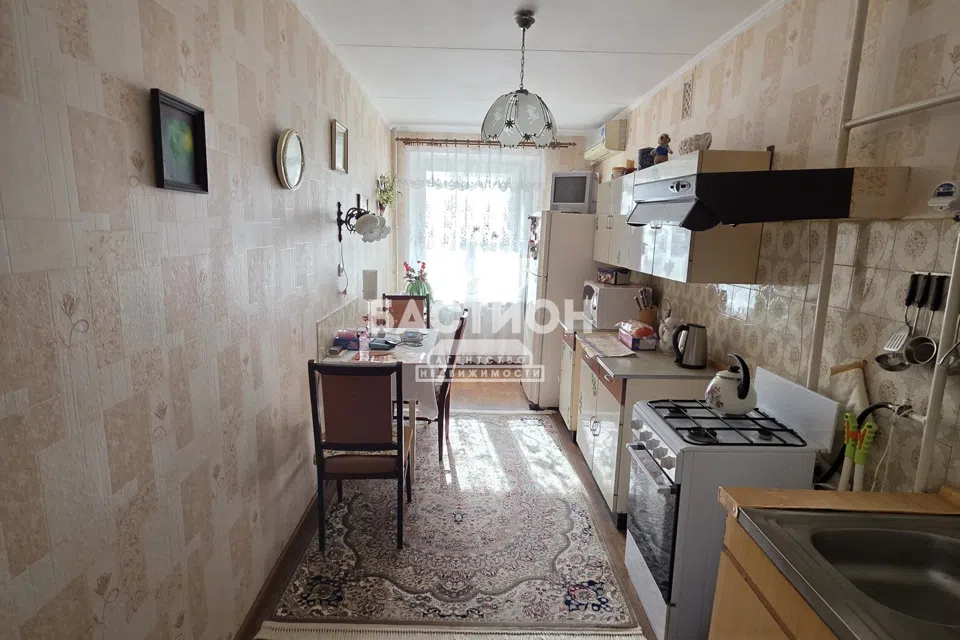 Продаётся 4-комнатная квартира, 100 м²