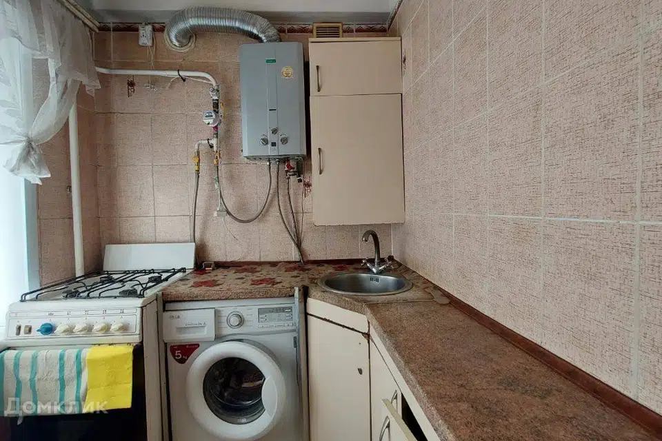 Продаётся 3-комнатная квартира, 48.8 м²