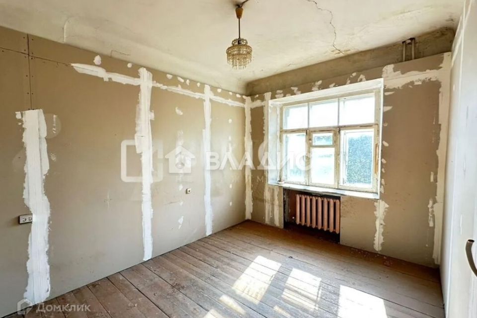 Продаётся комната в 9-комн. квартире, 13.8 м²