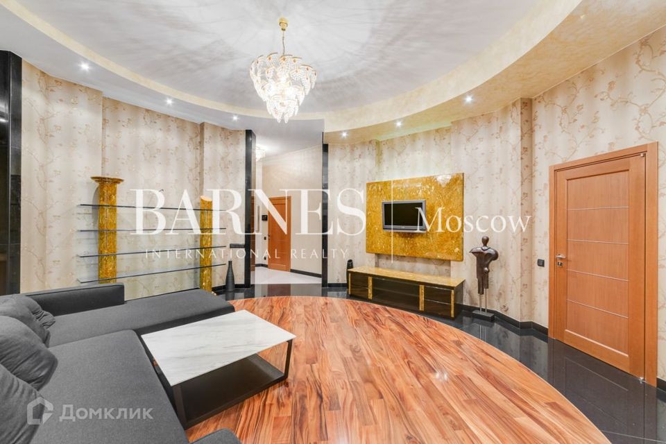 Продаётся 5-комнатная квартира, 230 м²