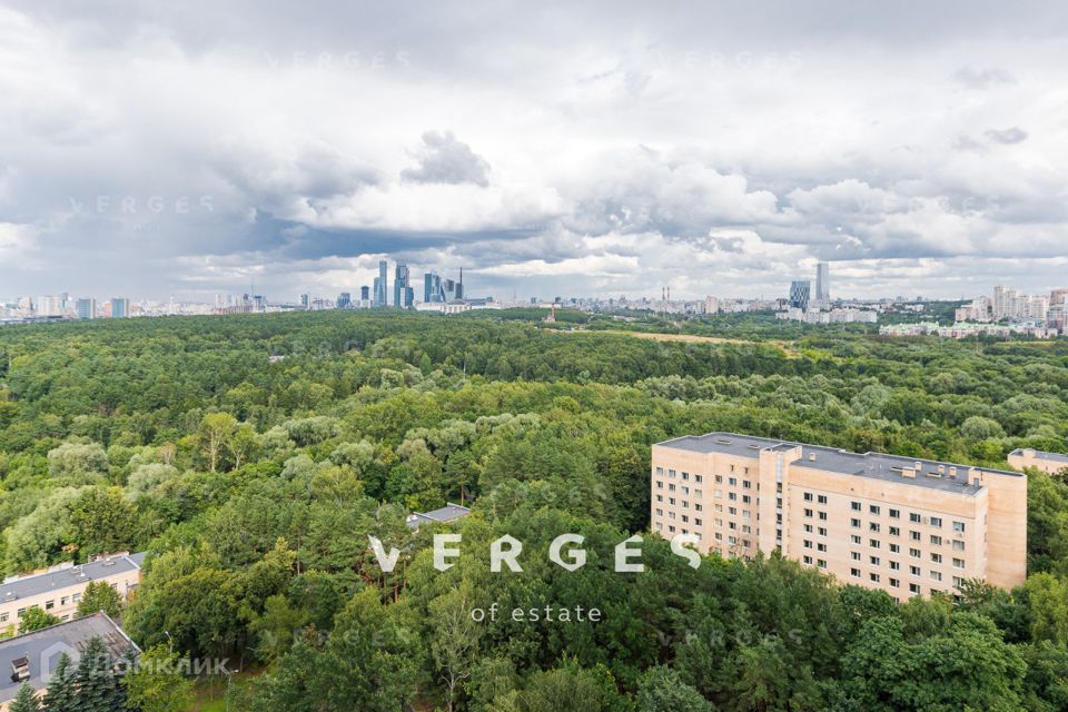 Продаётся 3-комнатная квартира, 146 м²