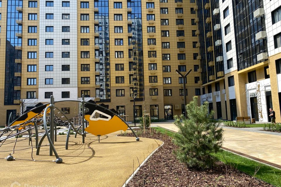 Продаётся 1-комнатная квартира, 63.2 м²