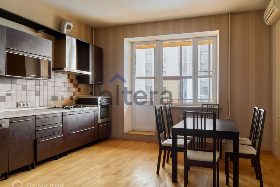 Продаётся 3-комнатная квартира, 155.5 м²