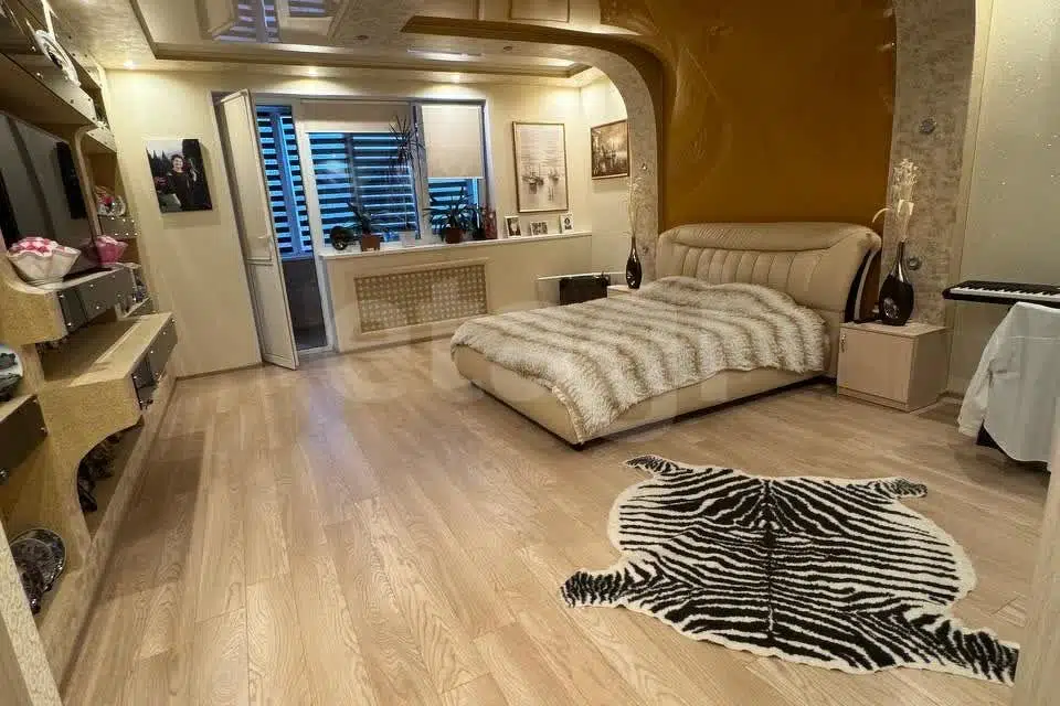 Продаётся 4-комнатная квартира, 269 м²