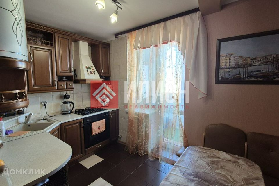 Продаётся 5-комнатная квартира, 142 м²