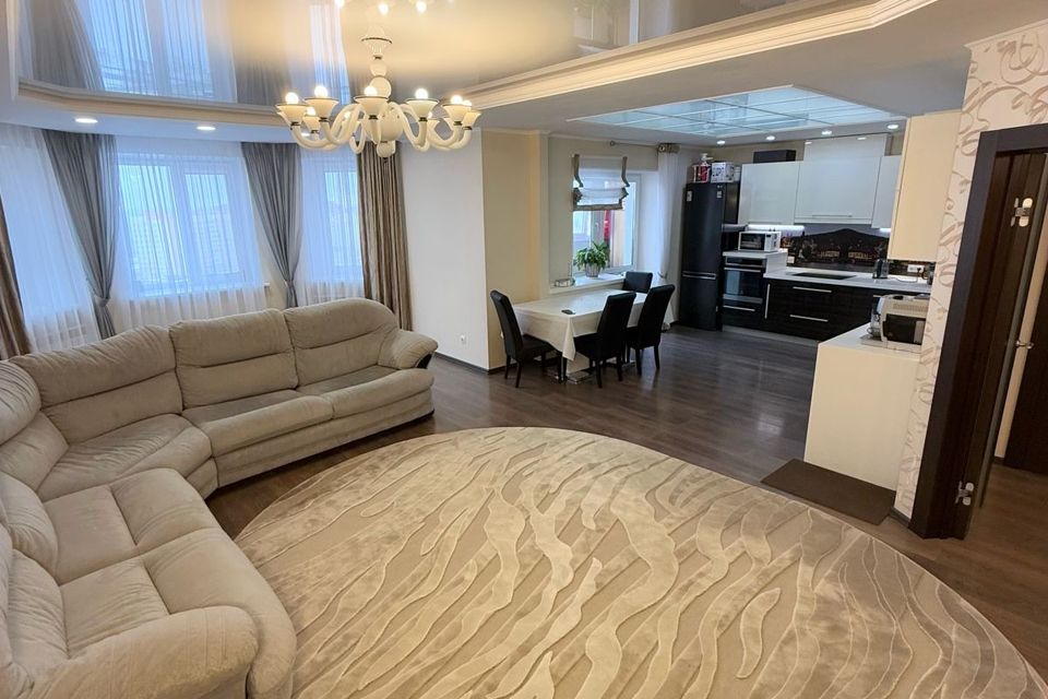Продаётся 3-комнатная квартира, 144.55 м²