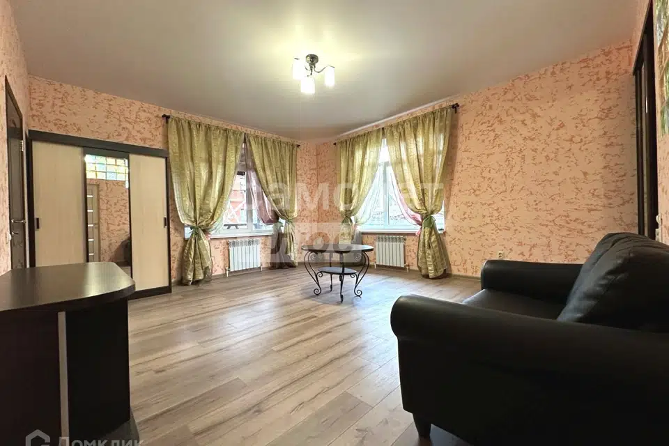 Продаётся 2-этажный дом, 241.3 м²