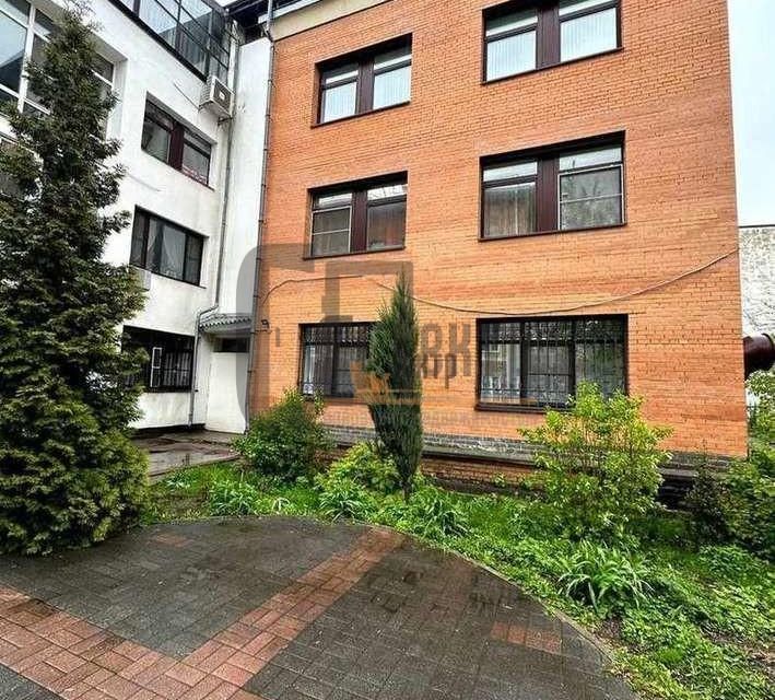 Сдаётся 4-комнатная квартира, 150.6 м²