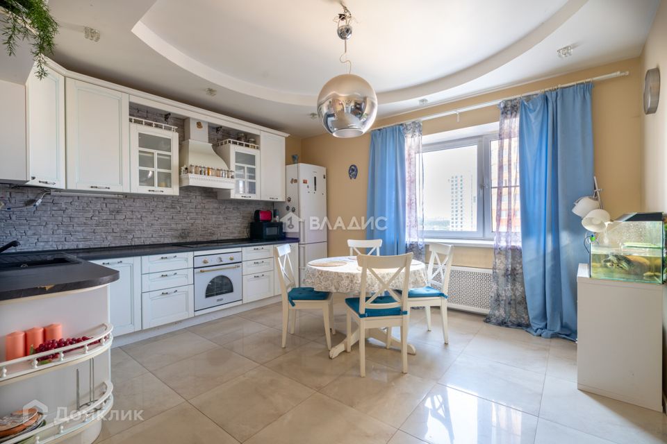 Продаётся 3-комнатная квартира, 110 м²