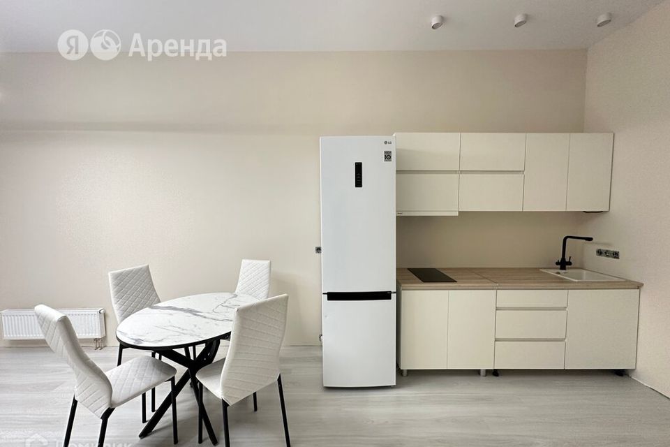 Сдаётся 2-комнатная квартира, 77 м²