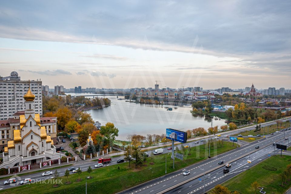 Продаётся 4-комнатная квартира, 130 м²