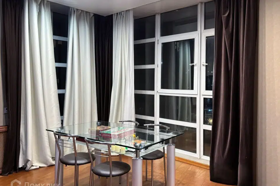 Продаётся 4-комнатная квартира, 159 м²