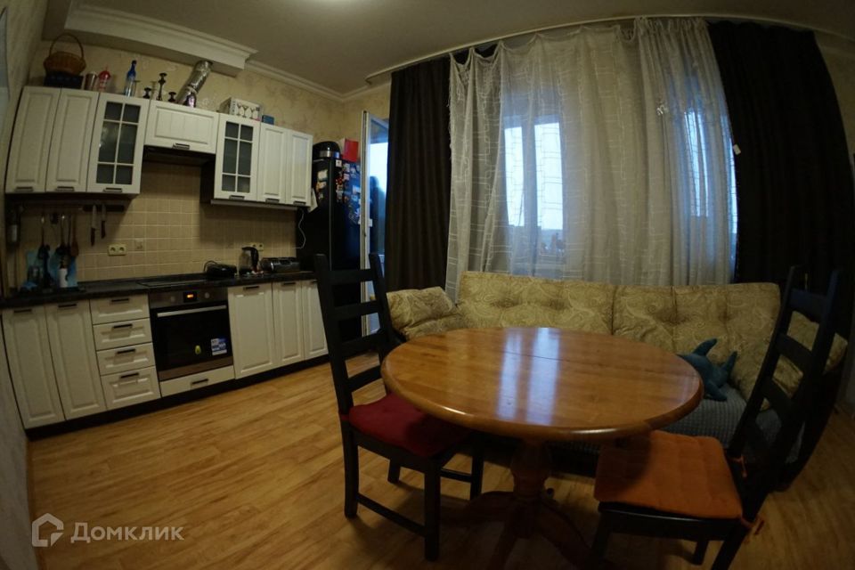 Продаётся 1-комнатная квартира, 42.2 м²