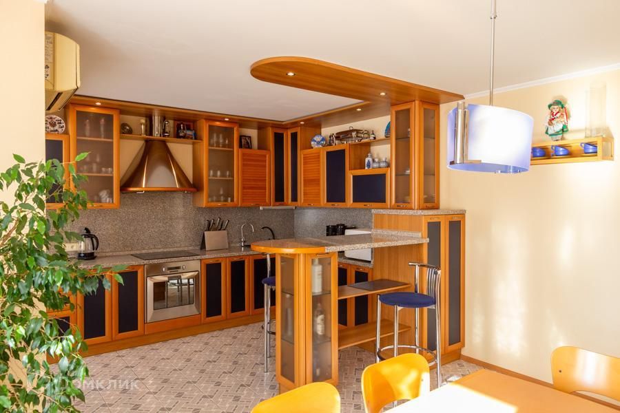 Продаётся 3-комнатная квартира, 146 м²