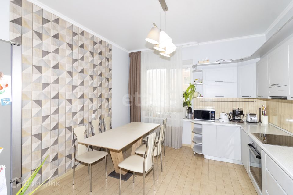 Продаётся 3-комнатная квартира, 119.6 м²