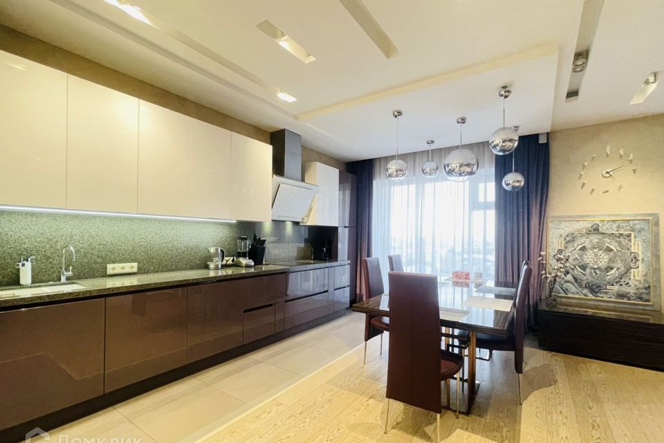 Сдаётся 3-комнатная квартира, 146 м²