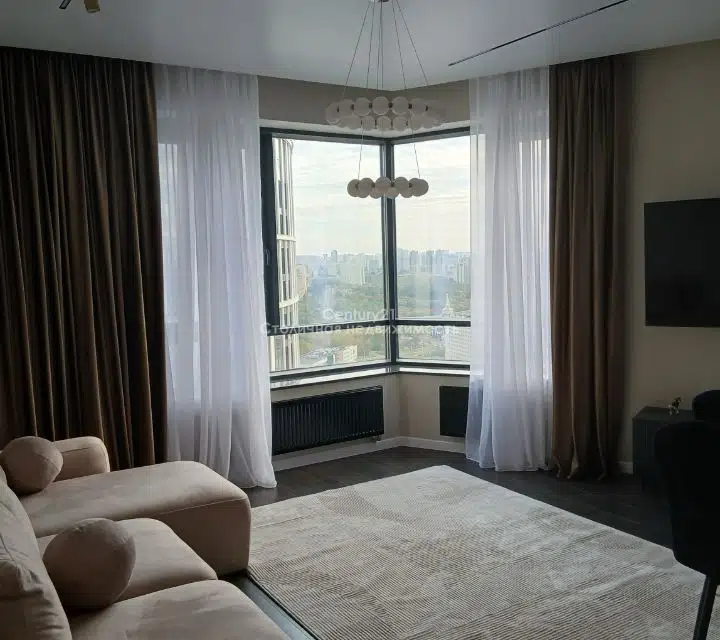 Продаётся 4-комнатная квартира, 109 м²