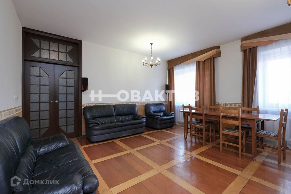Продаётся 6-комнатная квартира, 198 м²